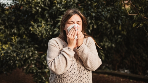 As a person ages, their immune system may become less reactive to allergens, leading to a reduction in hay fever symptoms. Photo: Getty Images