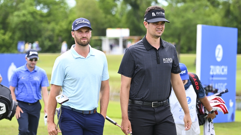 Wyndham Clark (L) and Beau Hossler (R) in second-round action