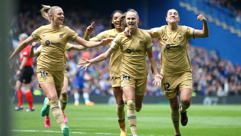 Caroline Graham Hansen celebrates her goal with Barcelona team-mates