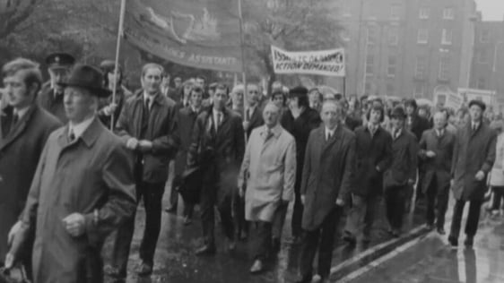 Barmen protest on the streets of Dublin (1973)