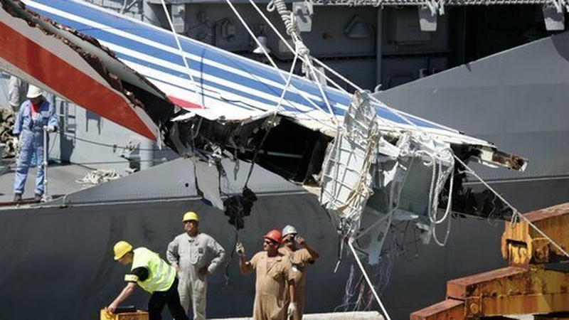 A Brazilian Navy ship carrying parts of the Air France plane in the port of Recife in 2009