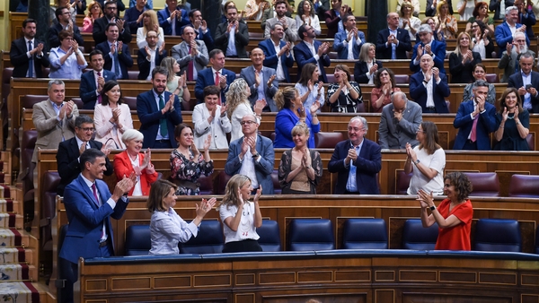 The proposal passed with 176 votes in favour to 167 against and one abstention in the 350-seat chamber