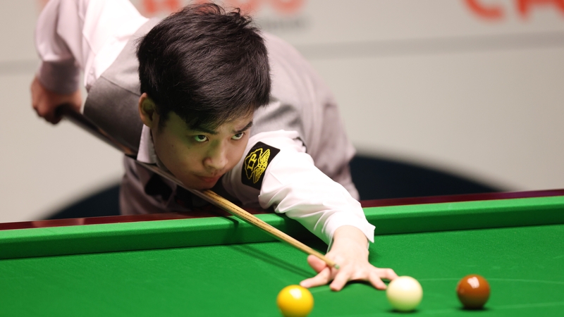 Si Jiahui and Luca Brecel resume their semi-final on Friday at 10am