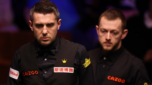 Mark Selby has won four frames on the trot to take the lead