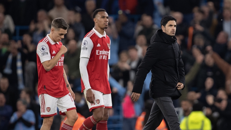 Arsenal can return to the top with a victory over Chelsea, albeit having played two more matches than Manchester City