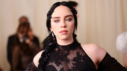 The singer oozed glamour in a custom Simone Rocha design.
