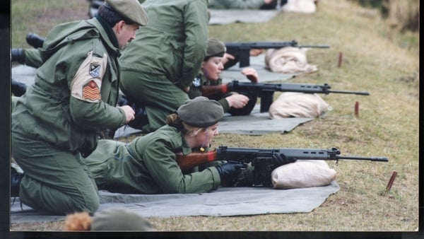 Pte Helen Lavin (foreground) of the FCÁ gets ready to fire, supervised by her instructor, Coy Sgt Andrew Scannell. From An Cosantoir magazine, Jul-Aug 1995 courtesy of Military Archives Collins Barracks