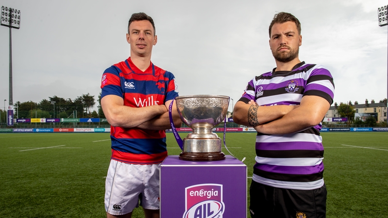 Clontarf captain Matt D'Arcy and Terenure captain Harrison Brewer pictured with the Energia All-Ireland league trophy