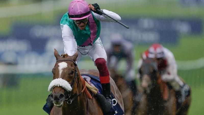 Frankie Dettori punches the air of landing the 2000 Guineas on Chaldean