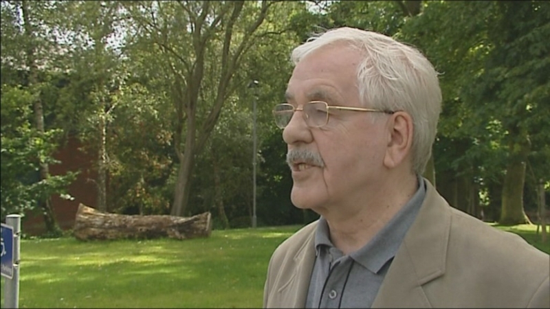 Múinteoir, léachtóir agus ceoltóir a ba é Risteard Mac Gabhann a d'fhág a lorg ar shaol na Gaeilge i gcathair Dhoire.