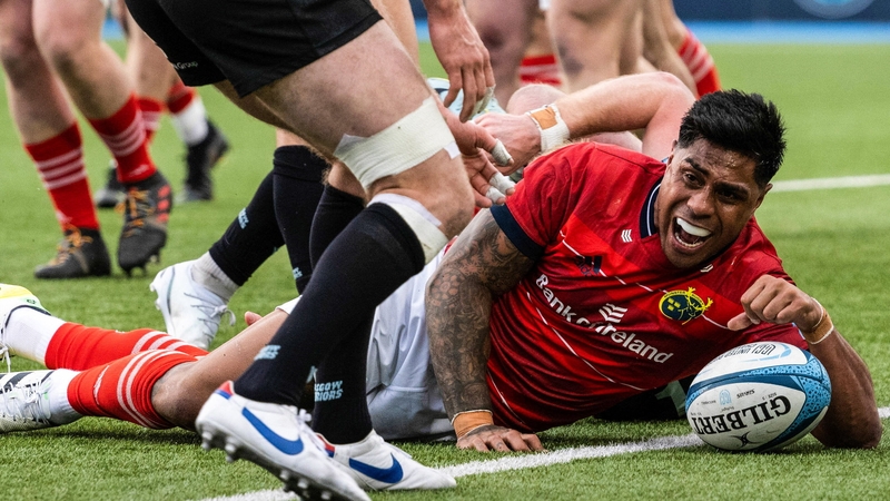 Malakai Fekitoa grabbed the first Munster try