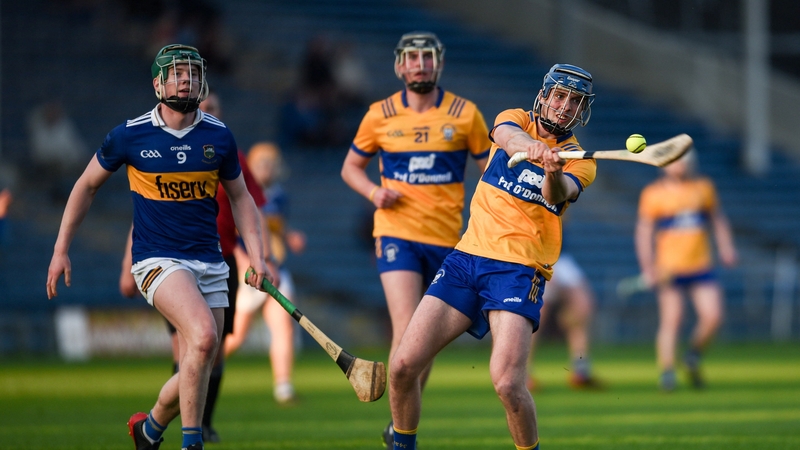 Keelin Hartigan of Clare gets a shot away