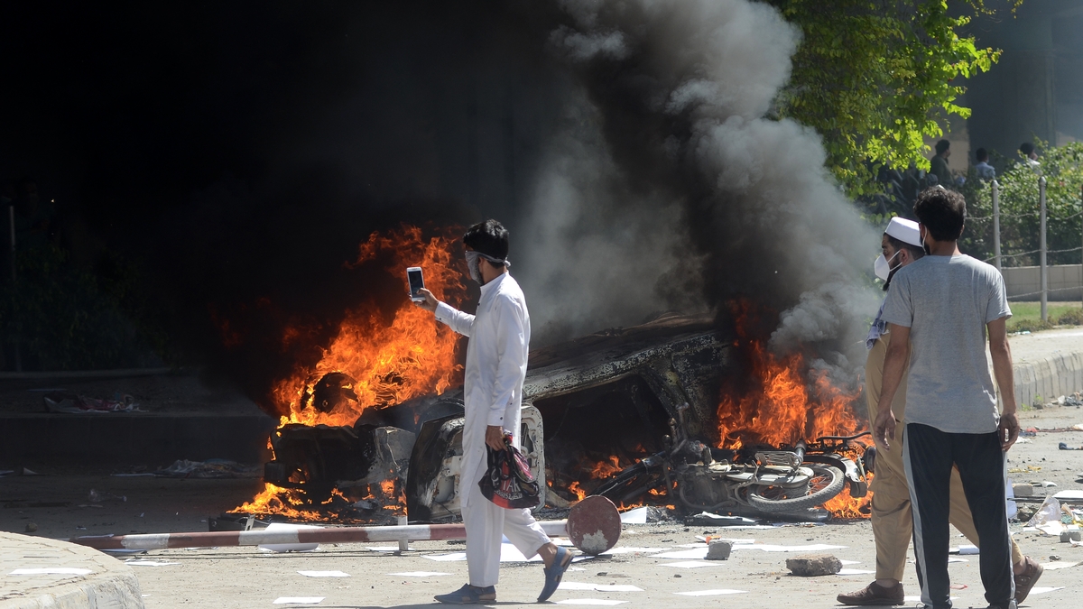 Violent protests in Pakistan following arrest of former Prime Minister Imran Khan