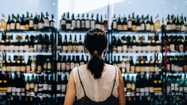 One impactful and emotional cancer warning in alcohol ads was found to generate more negative emotions than multiple warnings. Photo: Getty Images