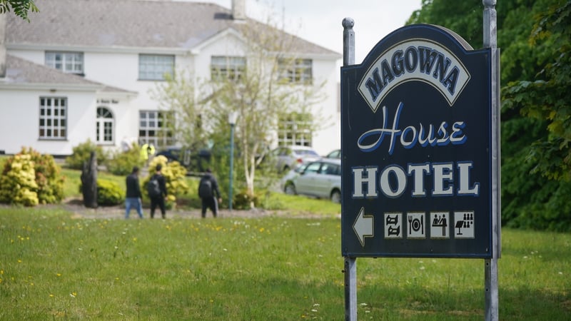 Iarrthóir tearmainn ón iasacht ag cur fúthu san Inse, Co an Chláir