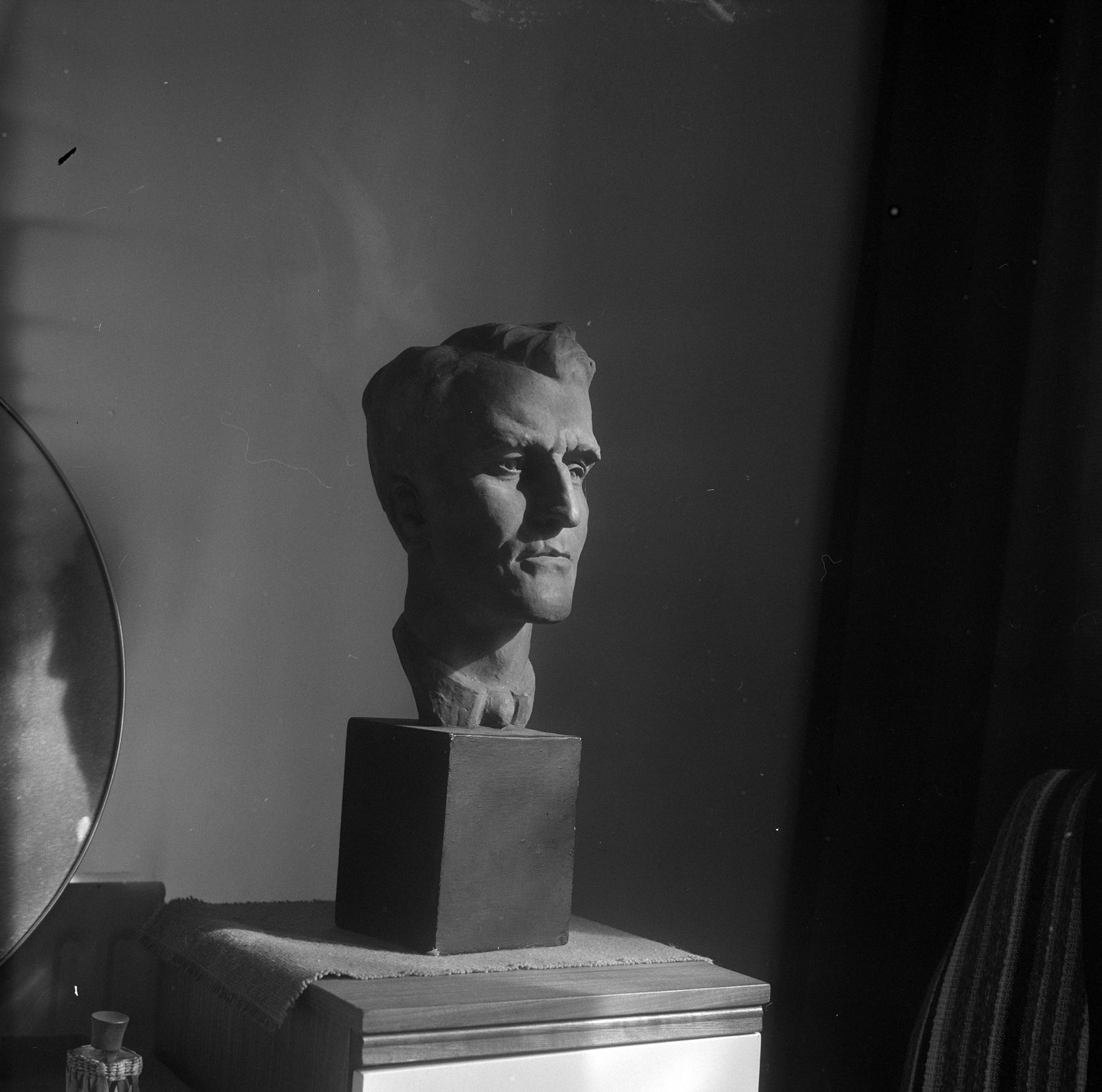 Sculpture of Ernie O'Malley. Image courtesy of the National Library of Ireland