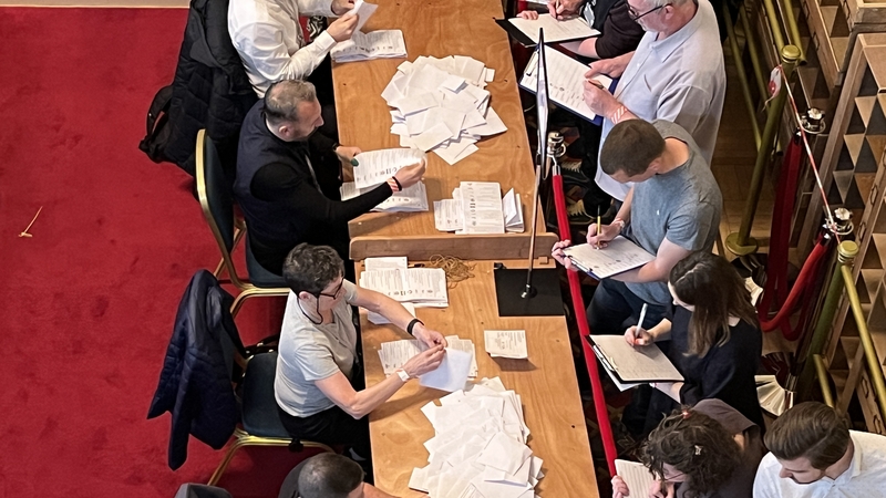 Comhaireamh ar bun i dtoghcháin áitiúla Thuaisceart Éireann