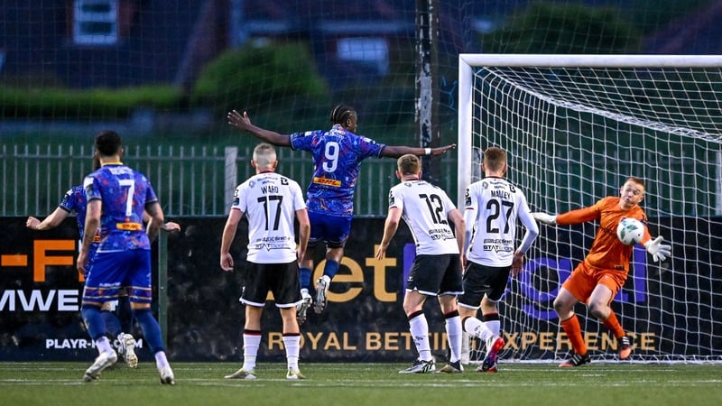 Ali Coote's free-kick finds its way to the Dundalk net in the final minutes