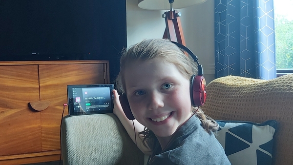 DJ For A Day: Elise is back on the decks!