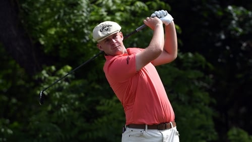 Hall struck eight birdies in a blemish free card