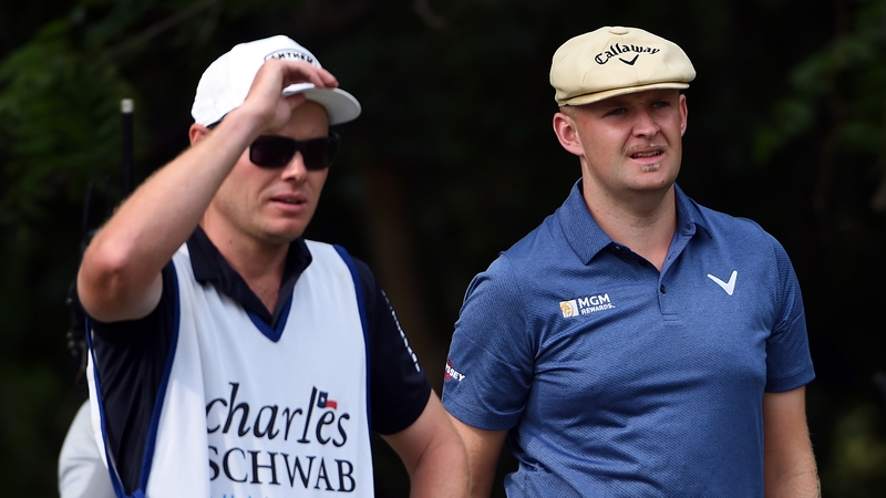 Hall leads by three at the Colonial Country Club