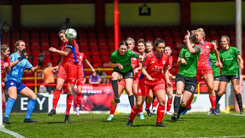 Sadhbh Doyle of Peamount United heads to score