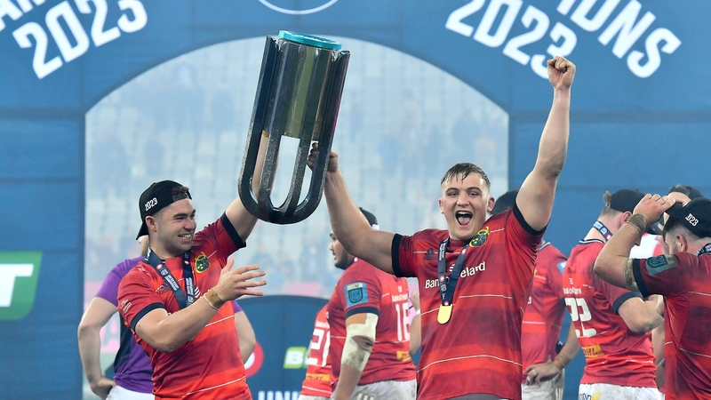 Crowley and Coombes lift the URC trophy