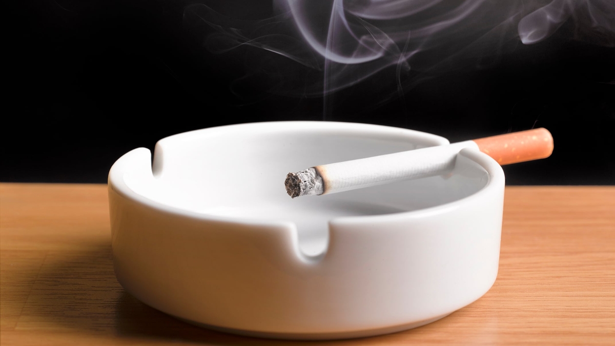 Should the legal age for smoking be increased to 21?