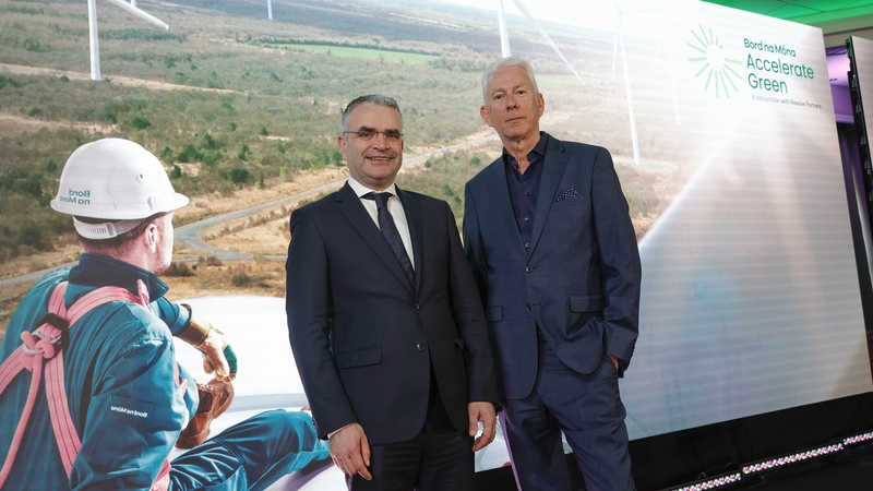 Dara Calleary, Minister of State for Trade Promotion, Digital and Company Regulation and Tom Donnellan, CEO of Bord na Móna