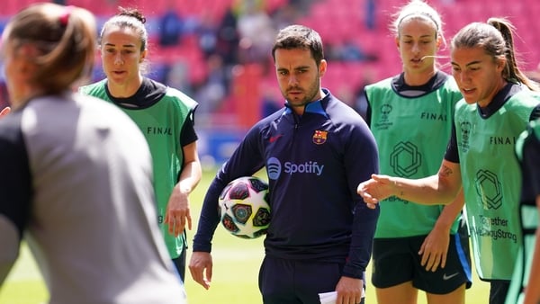 Jonatan Giraldez overseeing a Barcelona training session on Friday