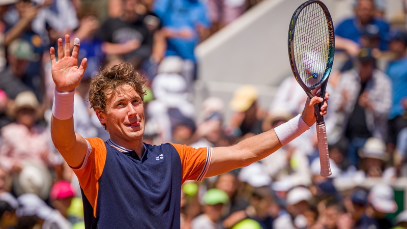 Casper Ruud celebrates beating Zhizhen Zhang