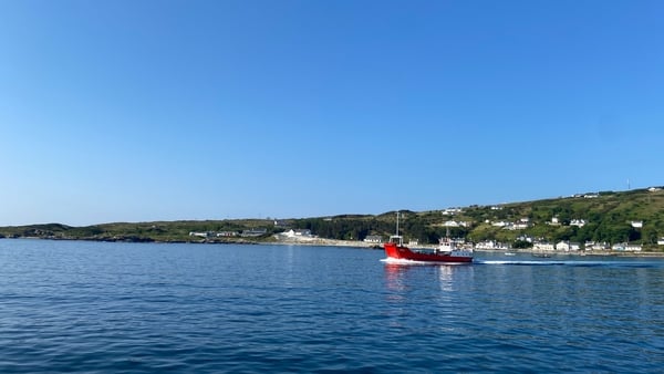 Go hÁrainn Mhór linn anois!
