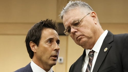 Scot Peterson (R) speaking to his lawyer Mark Eiglarsh following a hearing last month