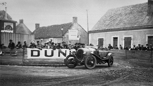 Le Mans 1923 winners André Lagache and René Leonard in their Chenard & Walker car at the Pontlieu turn. Photo: Klemantaski Collection/Getty Images