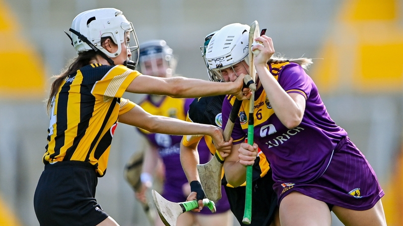 Ciara O'Connor (r) got the late equaliser for the Yellowbellies