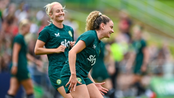 Leanne Kiernan (right) in training at the UCD Bowl in Dublin