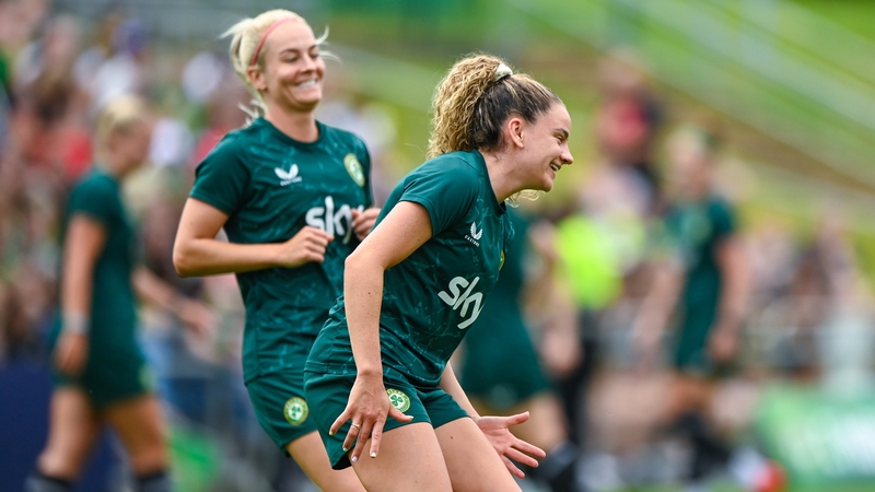 Leanne Kiernan (right) in training at the UCD Bowl in Dublin