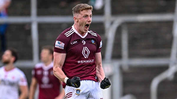 Ray Connellan celebrates his late point