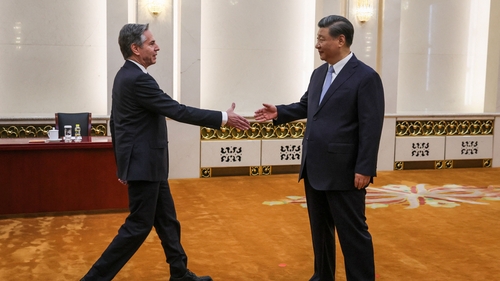 US Secretary of State Antony Blinken (L) shakes hands with China's President Xi Jinping in the Great Hall of the People in Beijing