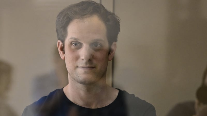 Evan Gershkovich smiled at journalists who were briefly allowed to film him before the start of the proceedings