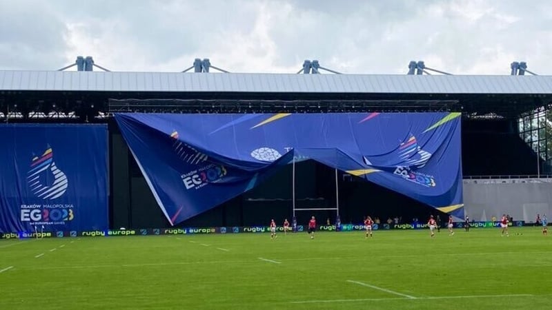 Strong winds caused a tarpaulin to become tangled up with the posts (pic: Rugby Europe Twitter)
