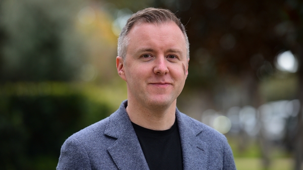 Cuireadh faighte ag Stiúrthóir An Cailín Ciúin chuig An Academy
