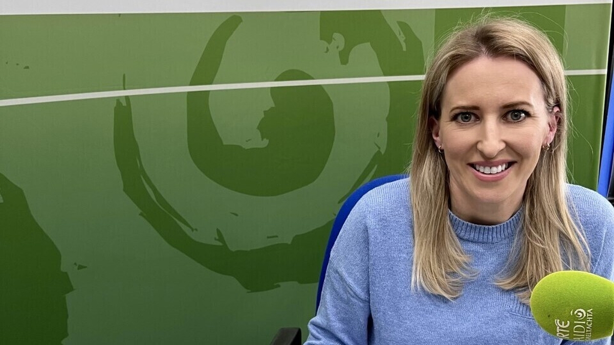 Caoimhe Ní Chonchoile ó Sheomra na Nuachta. 