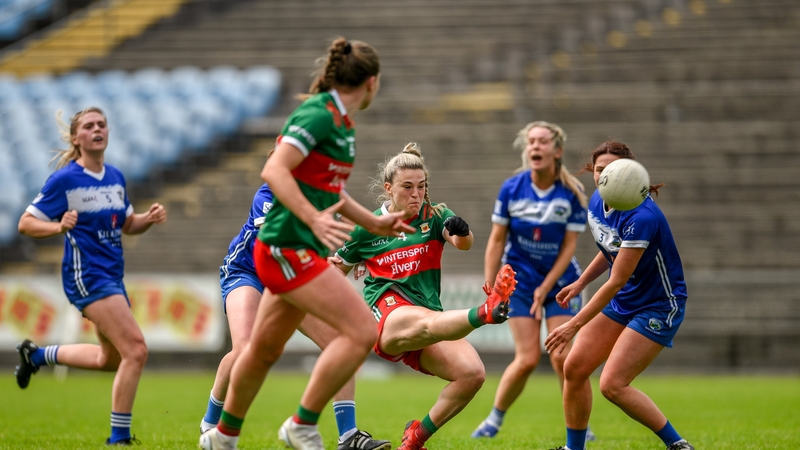 Danielle Caldwell of Mayo scores a point