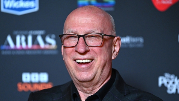Ken Bruce goes pop!