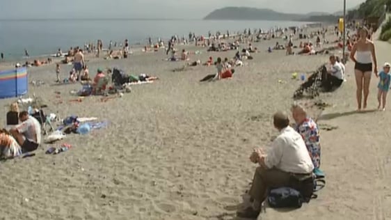 People enjoying on Killiney beach in Dublin enjoying the heatwave in 1998.