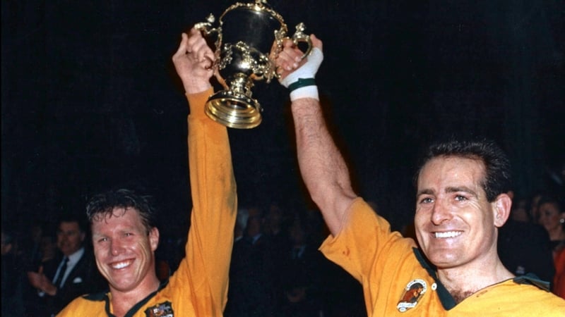 Australia's Nick Farr-Jones (l) and team-mate David Campese lift the trophy