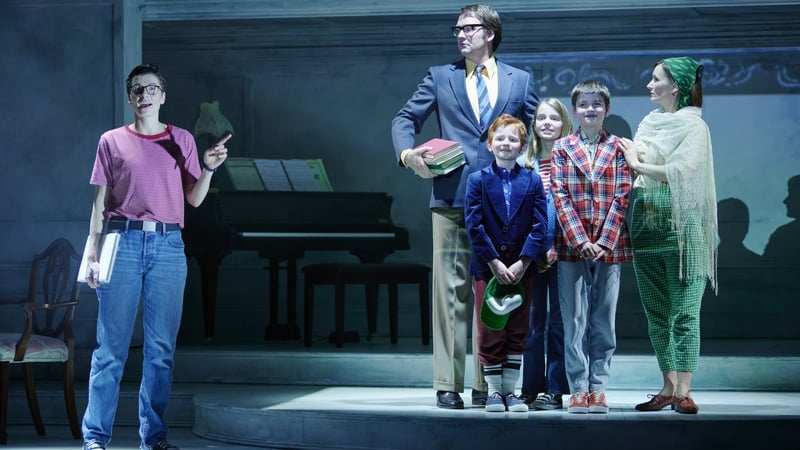(L-R) Frances McNamee, Killian Donnelly, Seán O'Callaghan, Jodi Kaye, Harley Cullen Walsh and Nichola MacEvilly in Fun Home