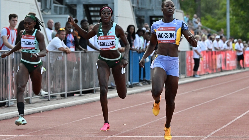 Rhasidat Adeleke (C) was edged out by 200m world champion Shericka Jackson (R)