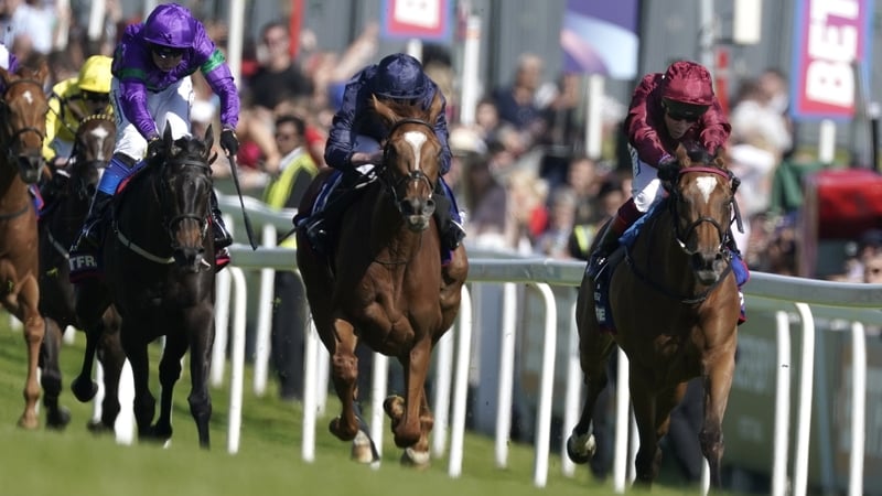 Savethelastdance (navy silks) couldn't match Soul Sister in the closing stages at Epsom